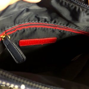 Tommy Hilfiger Bags - 3/$25🌵 Tommy Hilfiger Crossbody Purse Tommy Hilfiger Bags - 3/$25🌵 Tommy Hilfiger Crossbody Purse